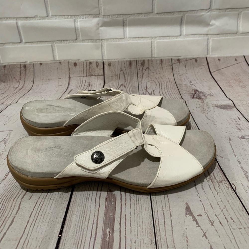 Easy Street gray and white small wedge slip on sandals women size 8.5W